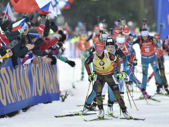 In the race for victory and money: Germany’s top biathlete Laura Dahlmeier leading the competition.